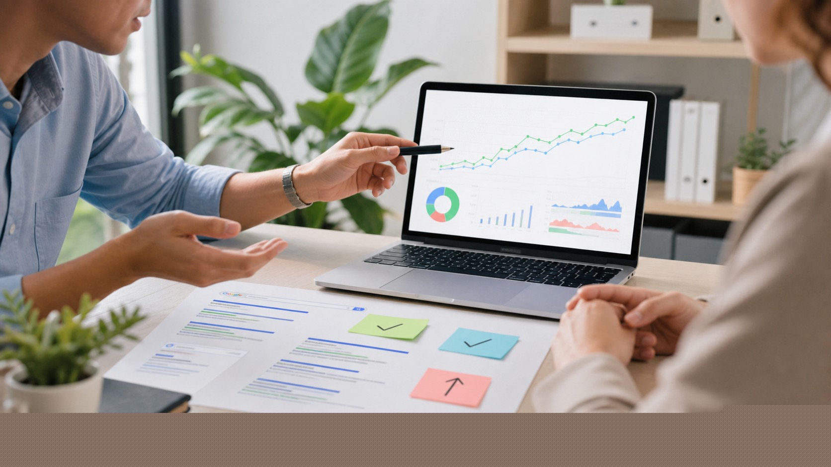 SEO-специалист объясняет клиенту рост органического трафика и работу с возражениями против SEO
